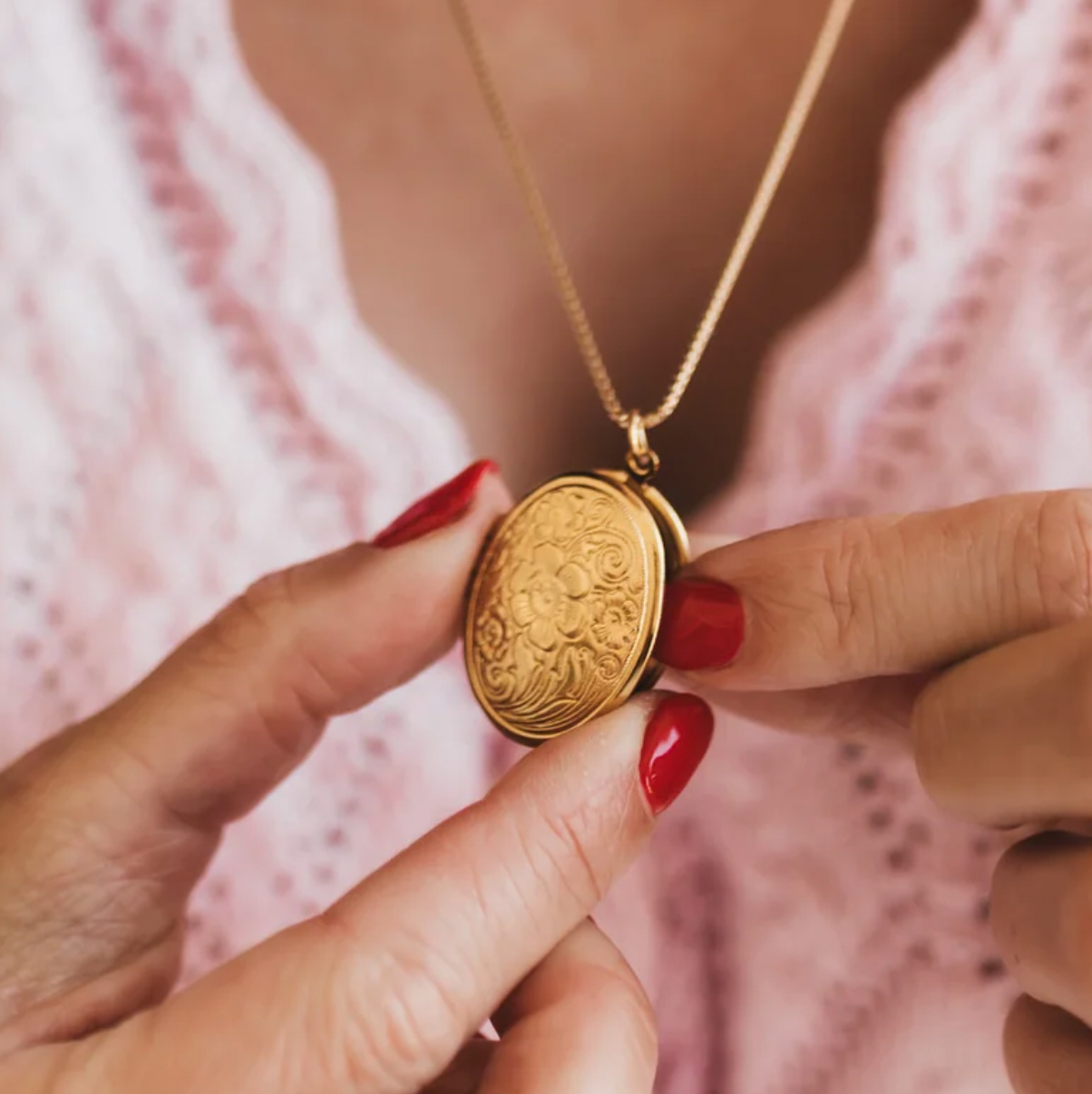 Secret Garden Oval Locket Necklace