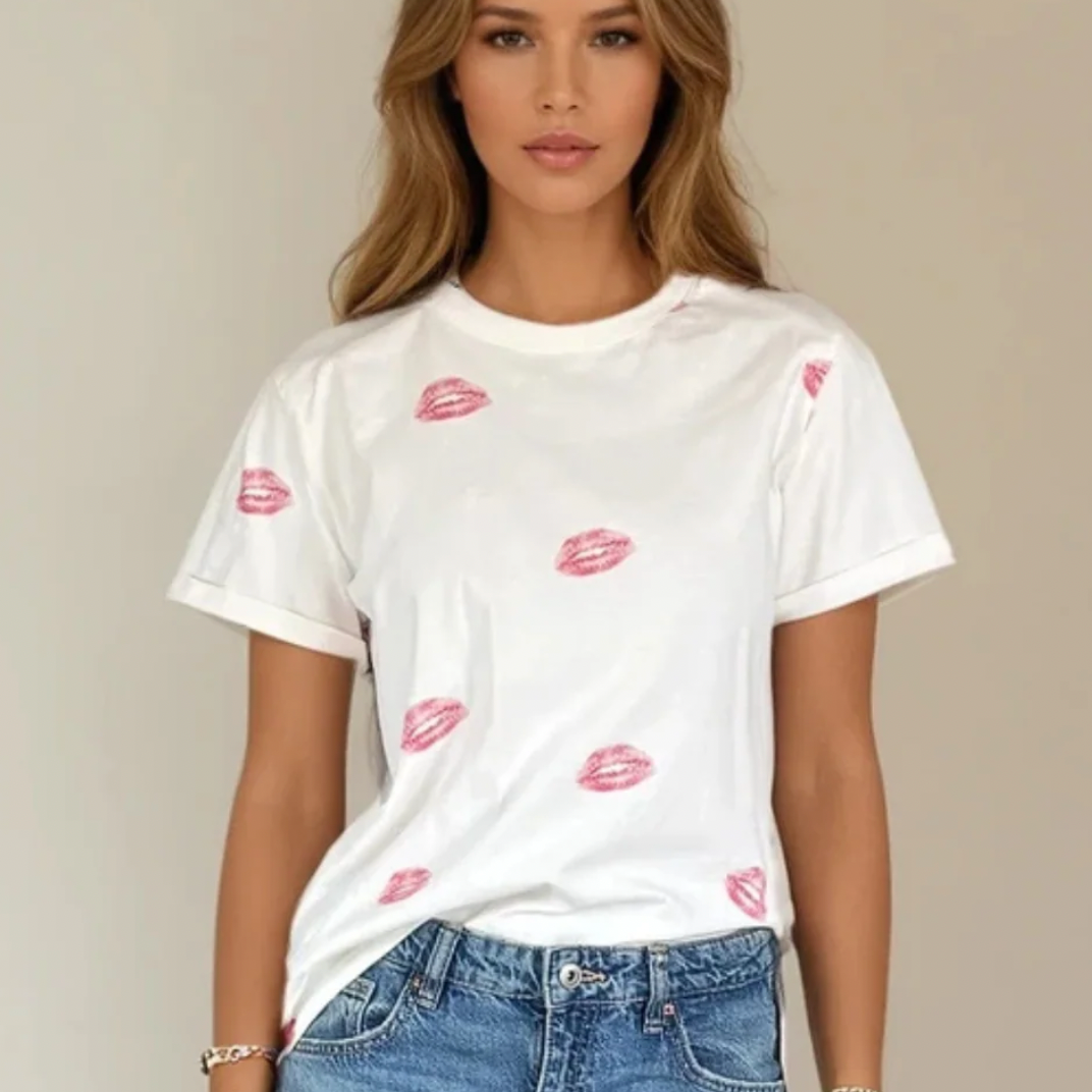 Reign Kisses Tee
