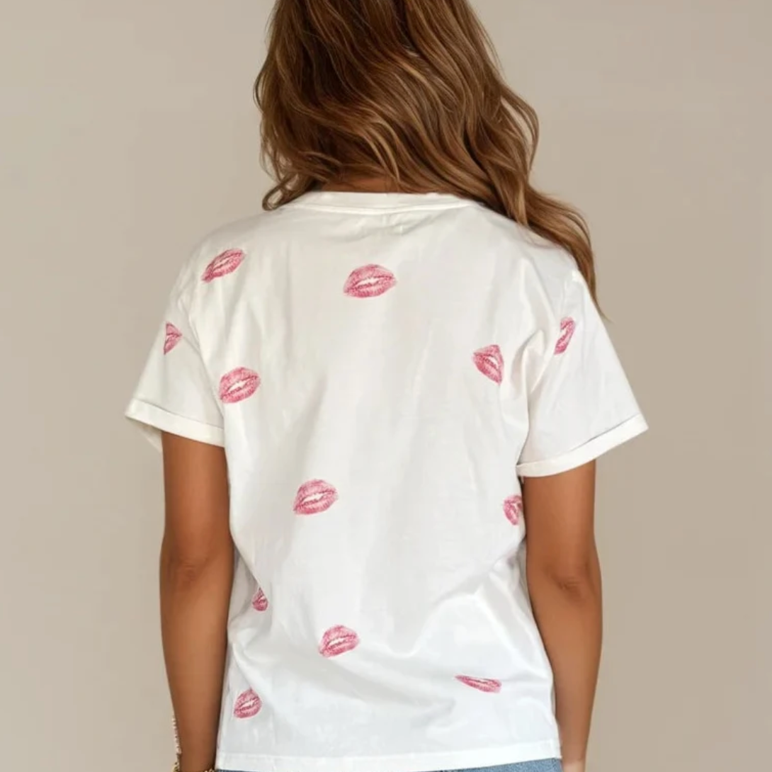 Reign Kisses Tee