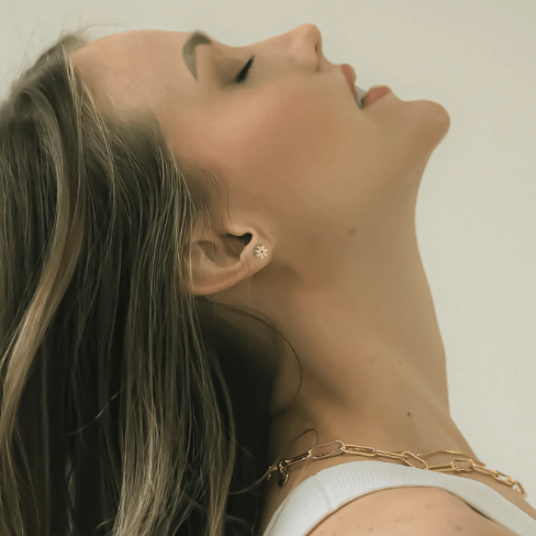 Confiori Stud Earrings