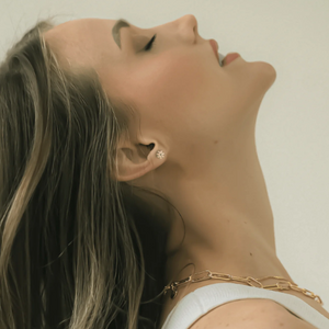 Confiori Stud Earrings